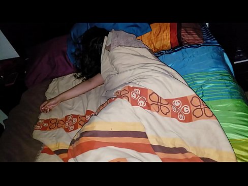 ❤️ Fillastro reprendendo á súa nova madrasta mentres ela dorme. ❤ Porno anal en % gl.flvporn.ru %